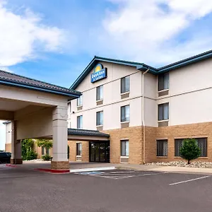 Days & By Wyndham International Airport Hotel DEN
