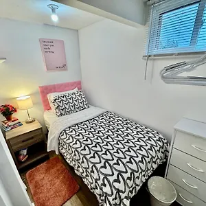 Tiny Private On The 1st Floor With Shared Bathroom Near Seatac Airport And Downtown Homestay